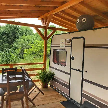 And Caravans Kolevi Κάμπινγκ