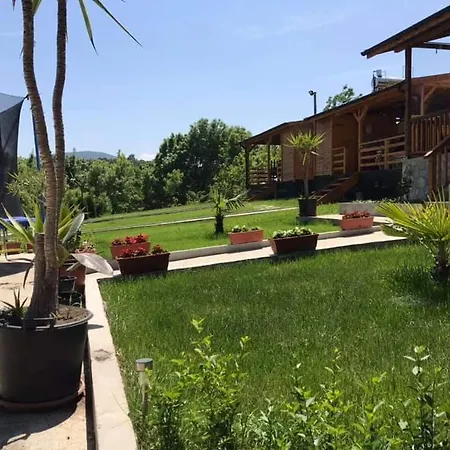 And Caravans Kolevi Κάμπινγκ *