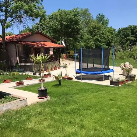 And Caravans Kolevi Κάμπινγκ